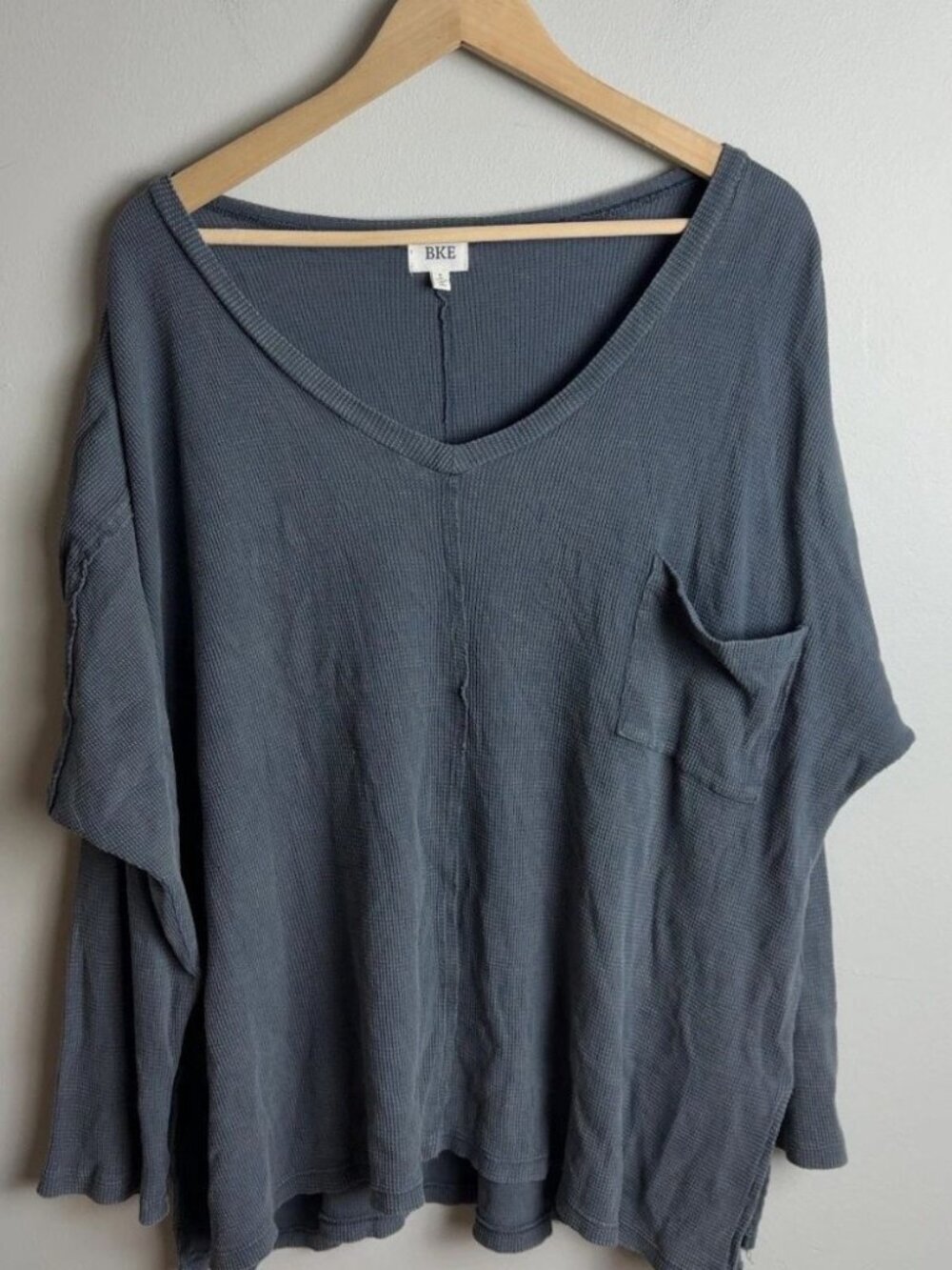 BKE Thermal Waffle Knit V-Neck Shirt Grey Cotton Pocket Size Large Women’s